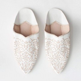 Slippers for artisan women