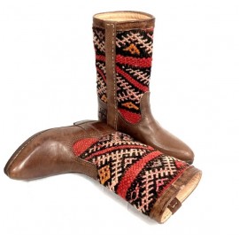 Lederstiefel und Kelim