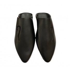 Pointed black slipper in...