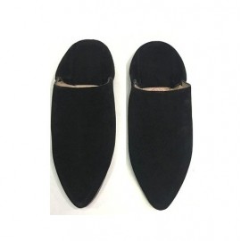 Pointed suede slipper