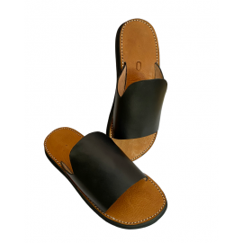 Handgjord praktisk sandal i...