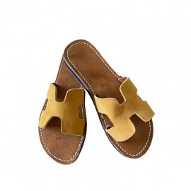 Women's fashion sandal in...