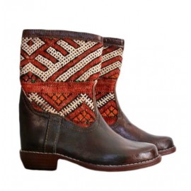Skinnstövel och kelim
