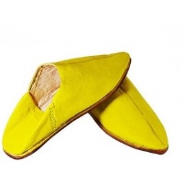Yellow pointy slipper in genuine leather