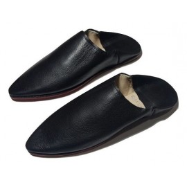 Pointed black slipper in...