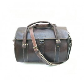 Travel bag in genuine leather Brown