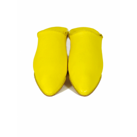 Babouche en cuir jaune fait...