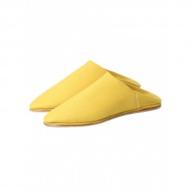 Babouche en cuir jaune fait...